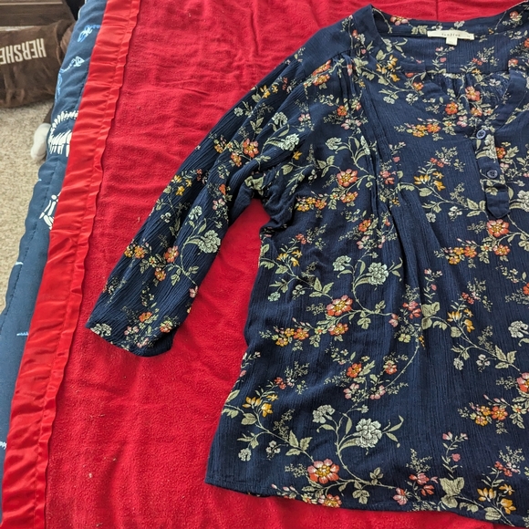Fun2fun quarter length floral blouse - Picture 2 of 4